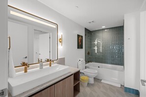 Stunning 1BR with Breathtaking Views on the 50th floor (7699)