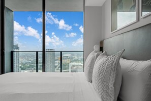 Stunning 1BR with Breathtaking Views on the 50th floor (7701)