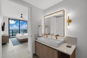 Stunning 1BR with Breathtaking Views on the 50th floor (7700)