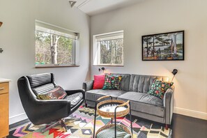 Living Room | Twin Sleeper Sofa | Smart TV | Free WiFi