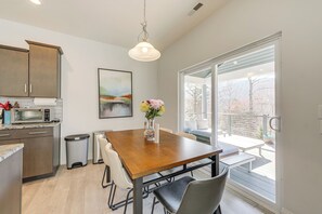 Dining Table | Dishware & Flatware