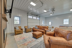 Living Room | Flat-Screen TV w/ Cable | Electric Fireplace