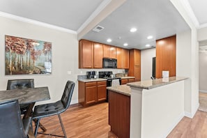 Fully stocked kitchen with dining space—ideal for cooking, working, or gathering over a meal.