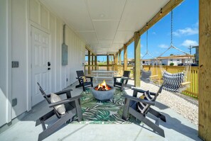 This spot was made for starry nights and fireside chats. (Alright, Alright, Alright)