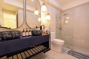 Bathroom: Spacious and modern, with a walk-in shower, fresh towels, and complimentary amenities.
