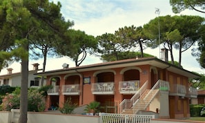 Esterni