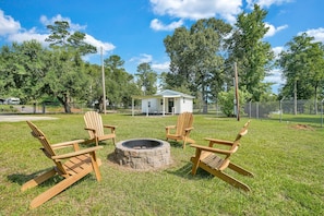 Firepit to sit under the stars and enjoy a relaxing evening