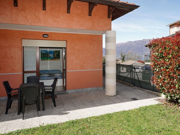 Shade, Outdoor Furniture, Outdoor Structure, Daylighting, Balcony
