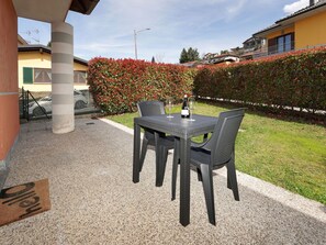 Furniture, Outdoor Furniture, Shade, Garden, Outdoor Table, Chair, Backyard, Yard, Courtyard, Landscaping