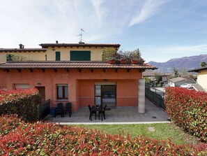 Roof, Mountain Range, Hill Station, Ridge, Balcony, Hacienda, Farmhouse, Villa, Mountain Village, Massif