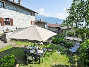 Gartenmöbel, Möbel, Regenschirm, Stuhl, Tisch Im Freien, Tabelle, Gebirge, KĂŒche & Esszimmer Tisch, Schatten, Terrasse