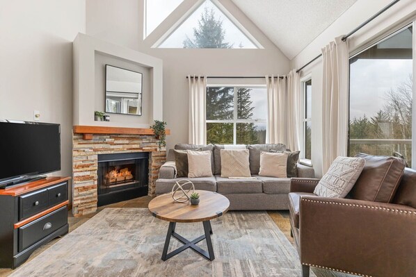Welcome to 302 Wildwood Lodge – Your cozy mountain retreat!