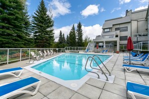 Wildwood Lodge outdoor swimming pool