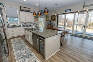 Main Level | Kitchen | Dining