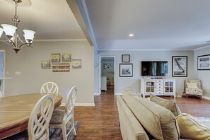 Living/Dining Area
