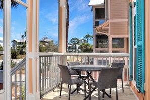 Screened Deck - Outdoor Dining