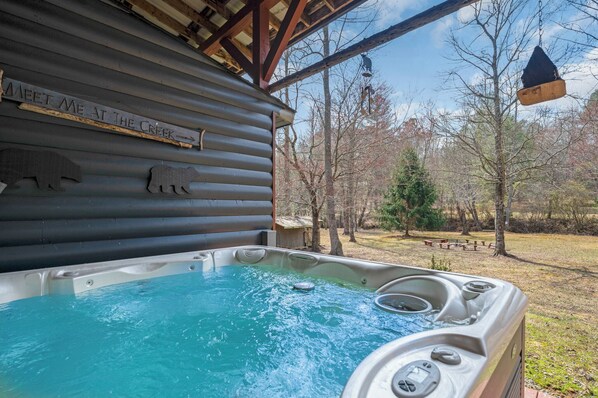 Rustic Retreat - Covered Hot Tub