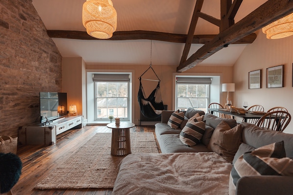 Living Room / Lounge