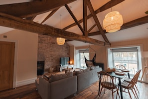 Living Room / Lounge