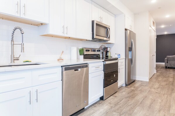 Cook up a gourmet meal in our fully equipped kitchen, boasting stainless steel appliances, granite countertops, and all the cookware you'll need. #FullyEquipped #KitchenEssentials