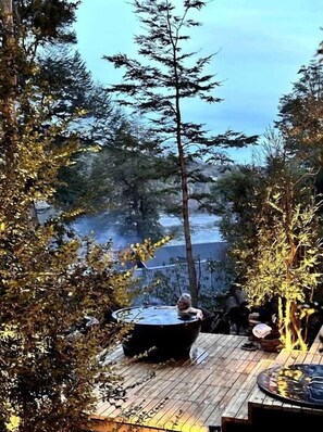 Outdoor spa tub