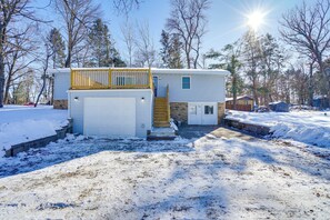 Property Exterior | Driveway (2 Vehicles) | No Garage Access