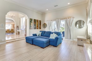 Living Room | Smart TV | Queen Sleeper Sofa | Free WiFi