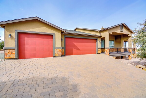 Prescott Valley Vacation Rental | 4BR | 2.5BA | 2 Steps Required | 2,438 Sq Ft