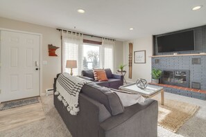 Living Room | Smart TV | Free WiFi