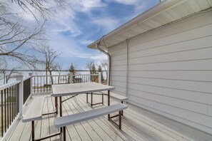 Private Deck | Lake View | 2 Mi to Downtown
