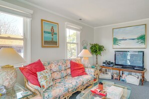 Living Room | Free WiFi | Central Heating & A/C