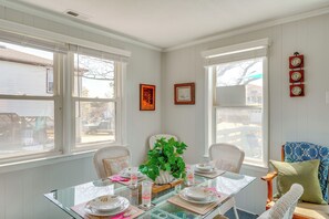 Dining Area | Dishware/Flatware Provided