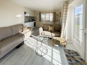 Open plan living space | Cherry - The Country Cottages, Burgh le Marsh