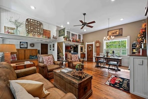 Vintage-Inspired Decor and Rustic Americana Warmth
