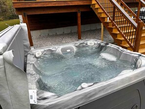 Bañera de hidromasaje al aire libre