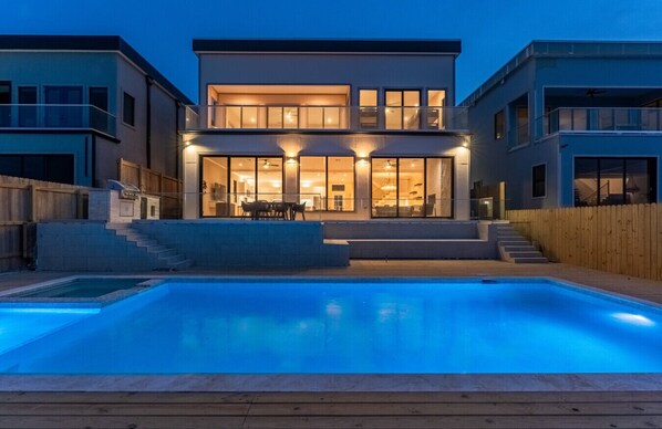 NEW Luxury 4,000 SF Waterfront Home, With Pool, Sleeps 20