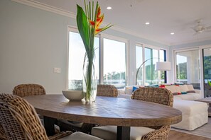 Dining area for 6