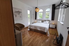 Schlafzimmer 1
