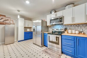 Kitchen | Keurig Coffee Maker | Dishwasher | Cooking Utensils | Wine Glasses