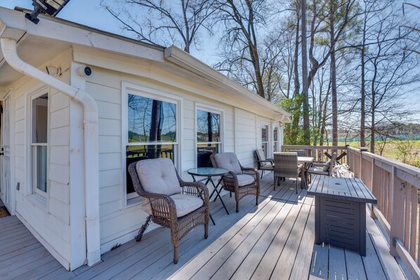 Conley Vacation Rental | 4BR | 2.5BA | 2,065 Sq Ft | Steps Required to Enter
