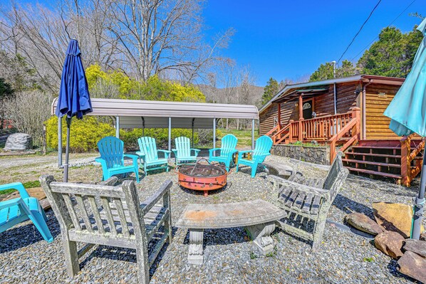Fire Pit | Gas Grill | Creek On-Site