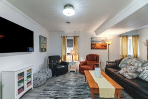 Family Room | Sleeper Sofa | Smart TV | 1st Floor