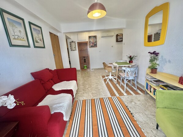 LIVINGROOM 