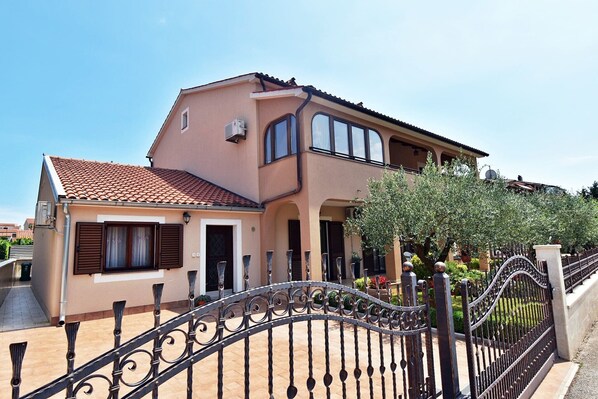 Extérieur maison de vacances [été]