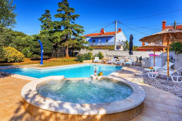 Schwimmbad des Ferienhauses