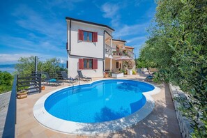 Schwimmbad des Ferienhauses