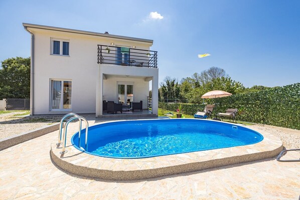 Schwimmbad des Ferienhauses