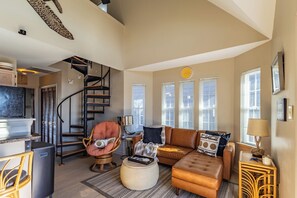 OPEN, NICELY FURNISHED TOWNHOME