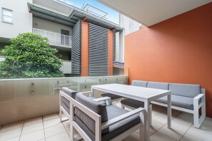 Private balcony, overlooking the building pool...
