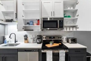 You’ll love the convenience of this fully equipped kitchen, where you can brew coffee, cook meals, or prepare snacks. The cozy layout and warm ambiance make cooking here a delightful part of your stay.